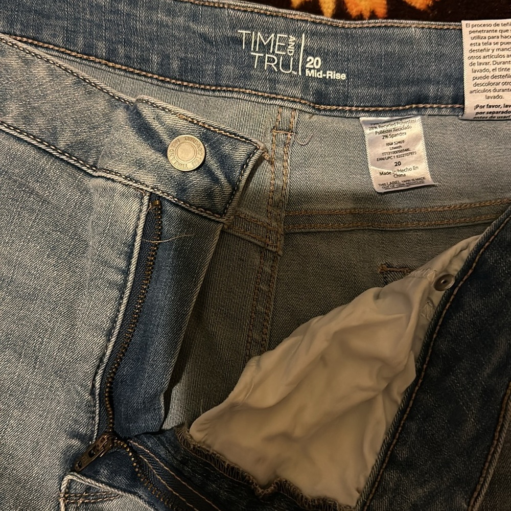 Never wore - Picture 2 of 3